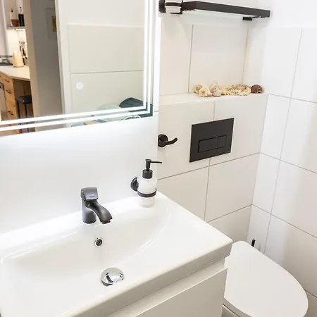 Book A Book Citycenter #self Check-in Apartment